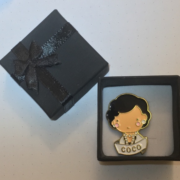 Coco Chanel Fashion Icon Enamel & Metal Pin NWB - Picture 2 of 6